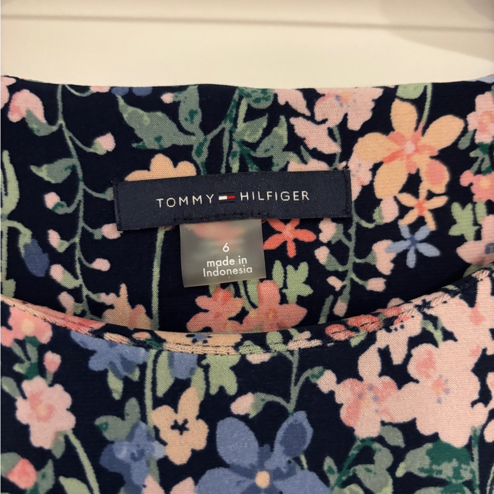 Tommy Hilfiger Floral Polyester Women’s Dress with ruffle detail. Size 6 - Picture 4 of 5